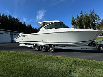 BOATZON | Pursuit DC 326 Dual Console 2021