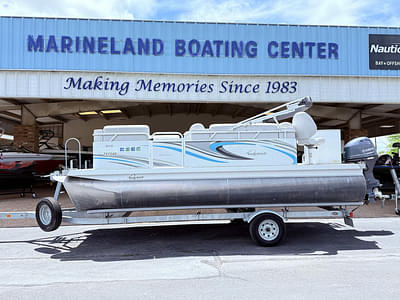 BOATZON | Qwest Pontoons 818 CTR 2019