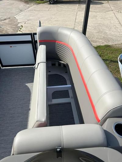 BOATZON | Qwest Pontoons 818 EClass Lanai LT 2023