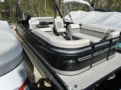 BOATZON | Qwest Pontoons 822 EClass Splash Pad Rw LTZ 2023