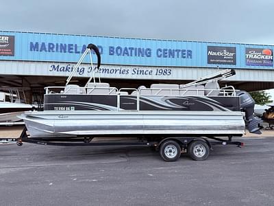 BOATZON | Qwest Pontoons 822 XRE Cruise 2016