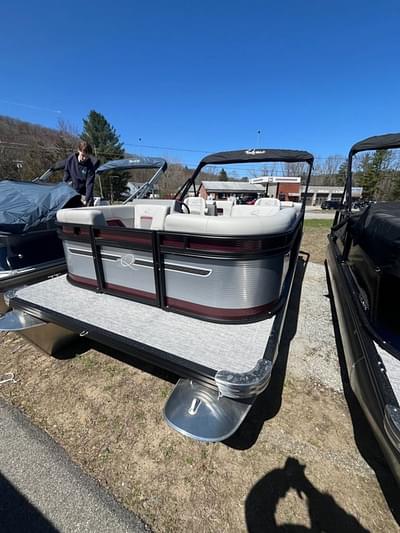 BOATZON | Qwest Pontoons E18 RLS Q2 Hull 2025 BOATZON | Qwest Pontoons E18 RLS Q2 Hull 2025