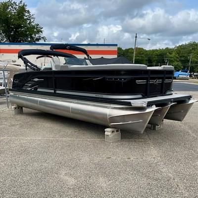 BOATZON | Qwest Pontoons M24 RLS RTZ 2024