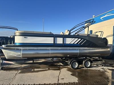 BOATZON | QWEST TRITOON LCLASS RLS 22 2025