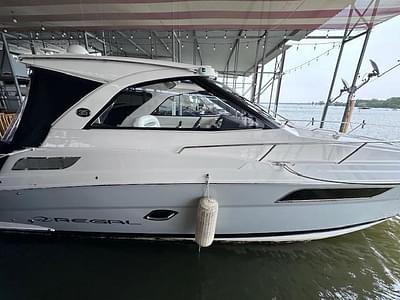 BOATZON | Regal 35 Sport Coupe 2020