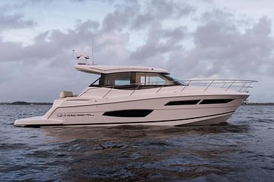 BOATZON | Regal 38 Grande Coupe 2020