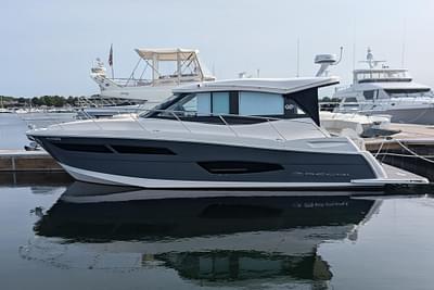 BOATZON | Regal 38 Grande Coupe 2020