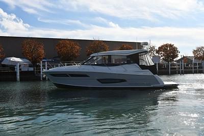 BOATZON | Regal 38 Grande Coupe 2023