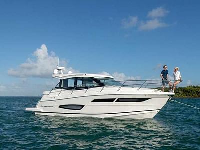 BOATZON | Regal 38 Grande Coupe 2025