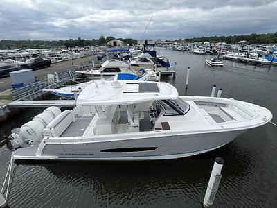 BOATZON | Regal 38 SAV 2024