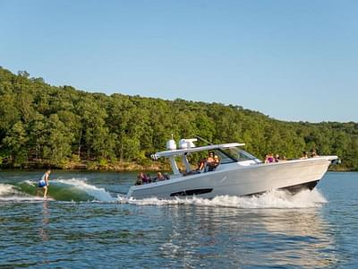BOATZON | Regal 38 Surf 2025 BOATZON | Regal 38 Surf 2025
