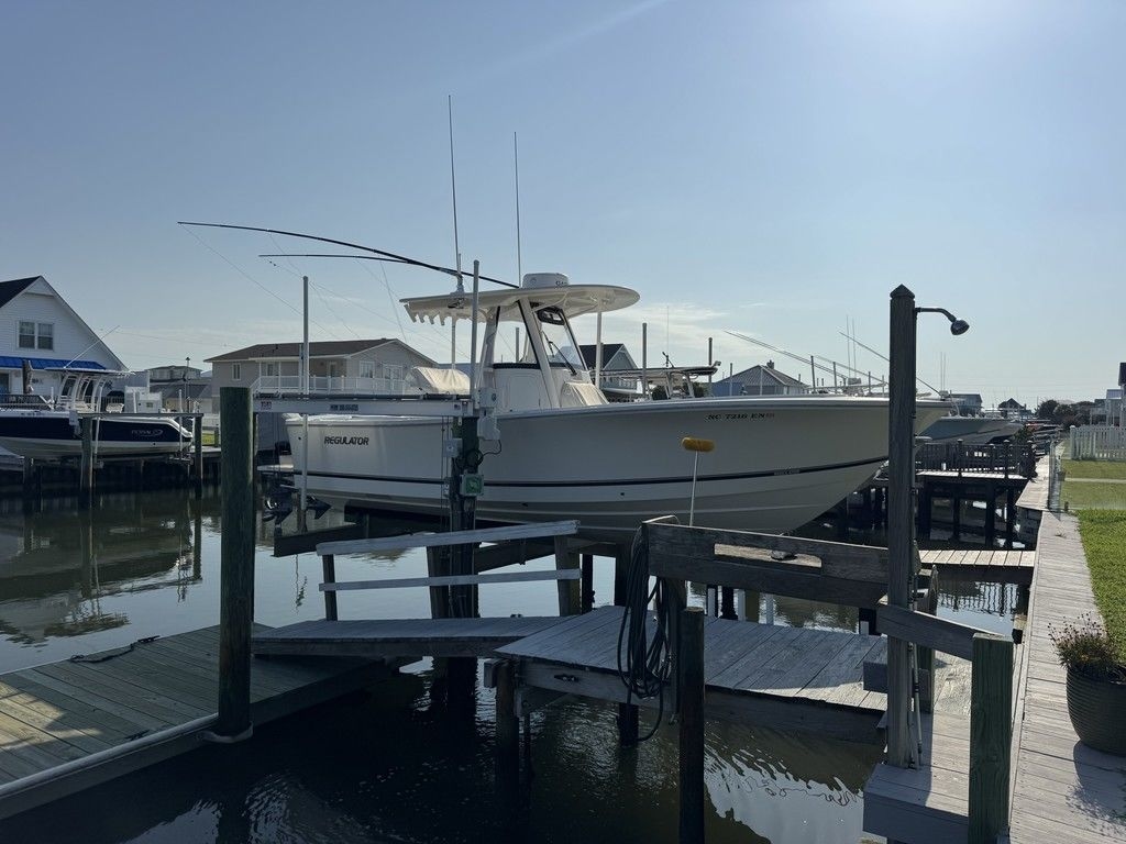2020 Regulator 28 - Sold Boat