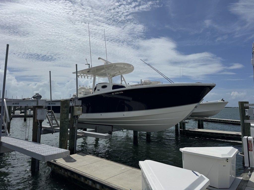 2017 Regulator 31 - Sold Boat