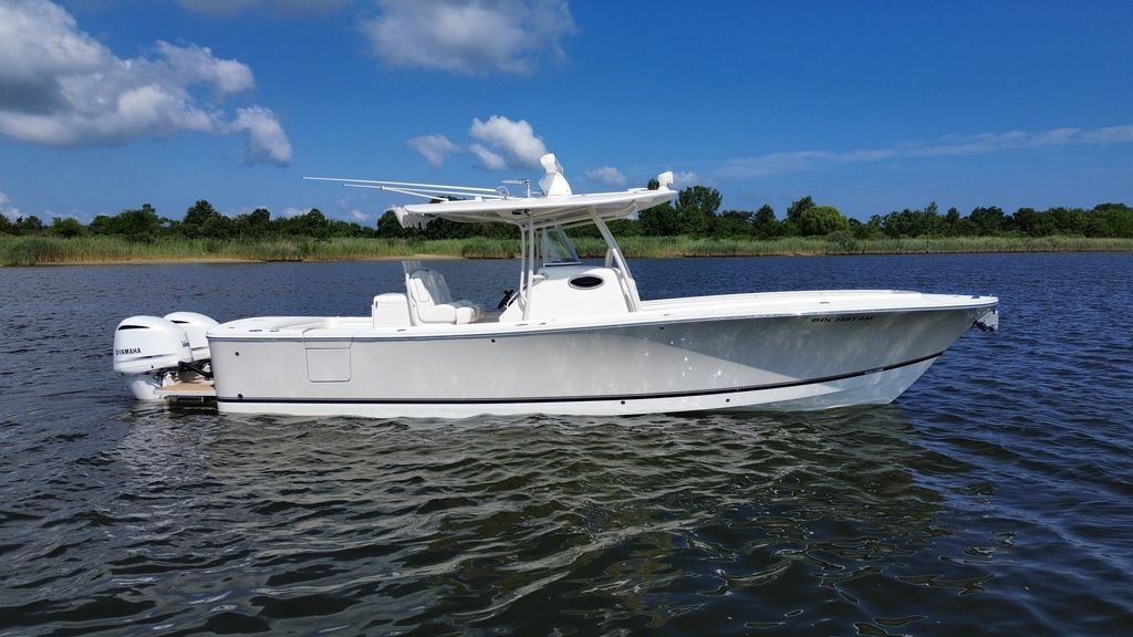 2018 Regulator 31 - Sold Boat