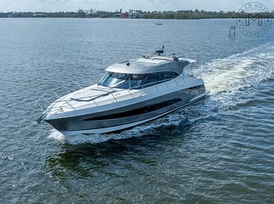 BOATZON | Riviera 5400 Sport Yacht Platinum Edition 2023