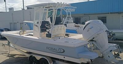 BOATZON | 2025 Robalo 246 Cayman