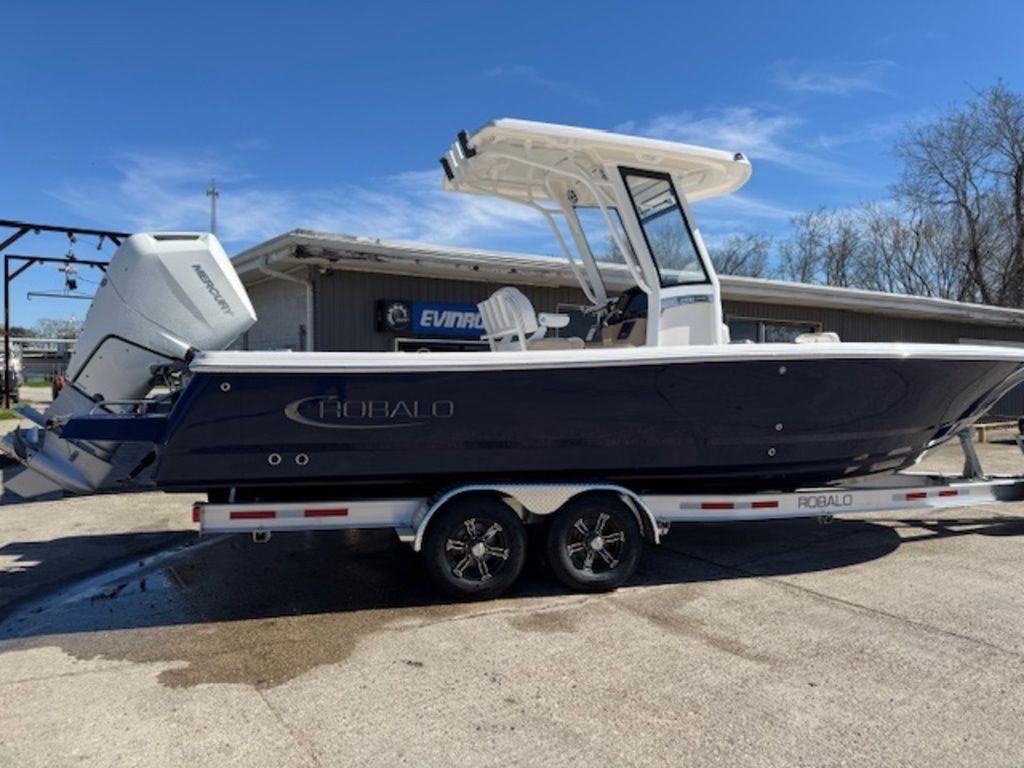 2025 Robalo 266 Cayman - Sold Boat