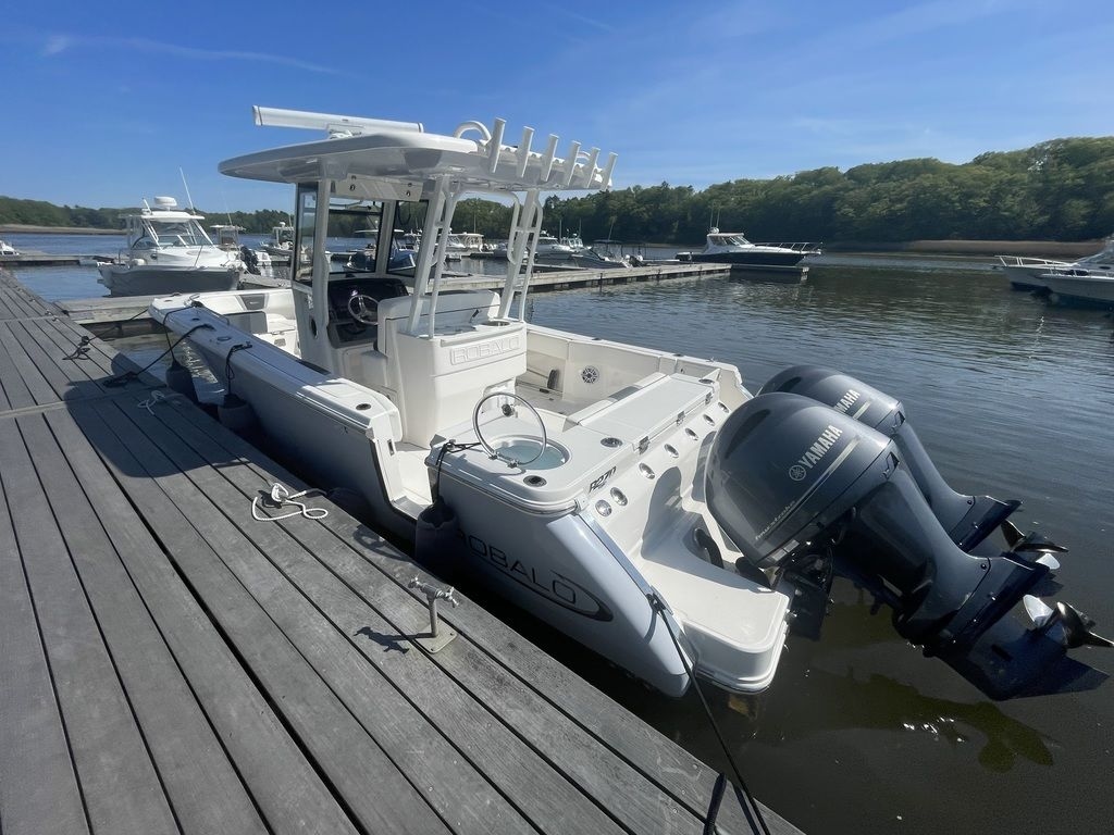 2023 Robalo 270 CC - Sold Boat