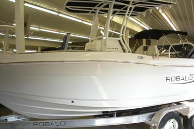 BOATZON | Robalo R200 Center Console 2025