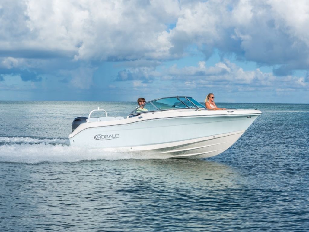 2025 Robalo R207 - Sold Boat
