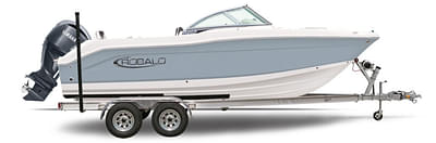 BOATZON | ROBALO R207 Dual Console 2025