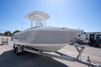BOATZON | Robalo R222 2025