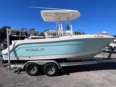 BOATZON | Robalo R222 Center Console w YAMAHA 250 SHO ONLY 158 HOURS 2017