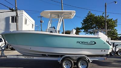 BOATZON | Robalo R230 2025
