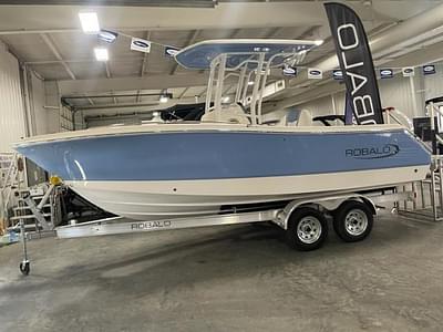 BOATZON | Robalo R230 Center Console 2023