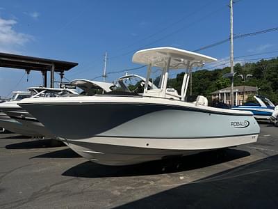 BOATZON | Robalo R232 Explorer 2024