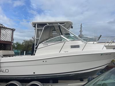 BOATZON | 2005 Robalo R235 Walkaround