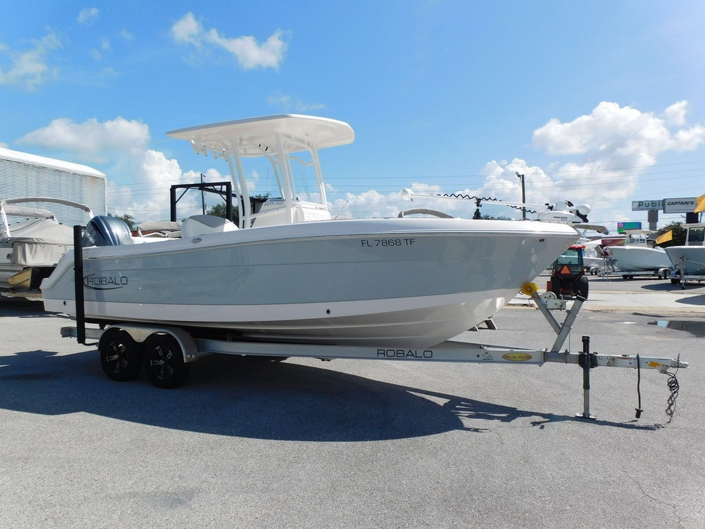 2022 Robalo R242 - Sold Boat
