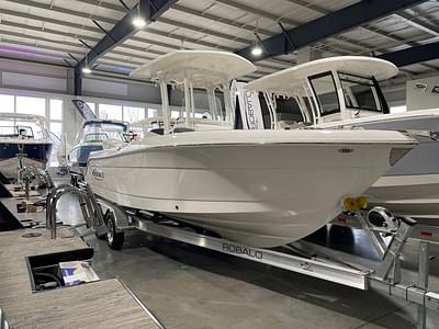 BOATZON | Robalo R242 2022