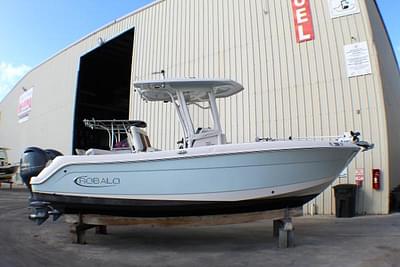 BOATZON | Robalo R242 Center Console