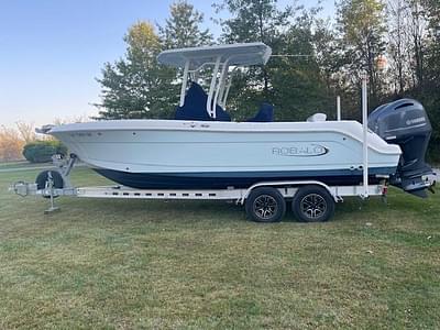 BOATZON | 2021 Robalo R242 Center Console