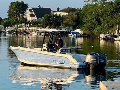 BOATZON | Robalo R242 Center Console 2023