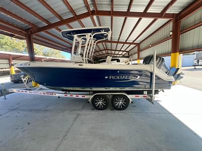 BOATZON | 2019 Robalo R242 Explorer