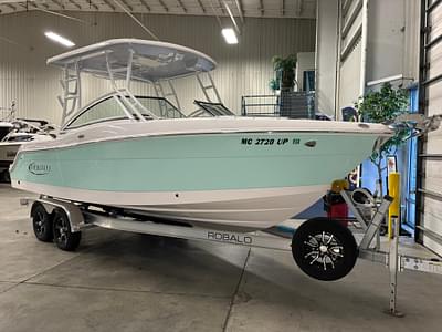 BOATZON | Robalo R247 Dual Console 2021