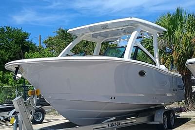 BOATZON | Robalo R257 Dual Console 2025