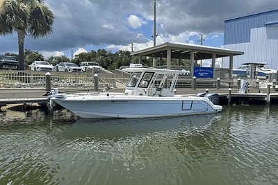 BOATZON | Robalo R272 2021