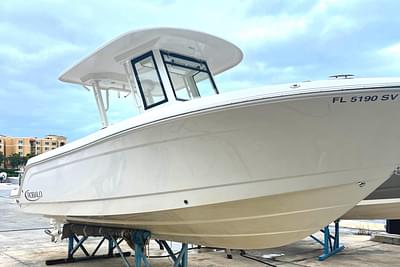 BOATZON | Robalo R272 Center Console 2021