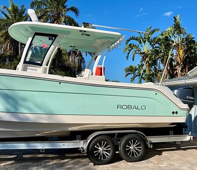 BOATZON | Robalo R302 Center Console 2018