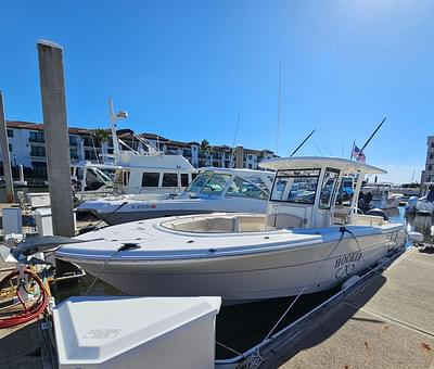 BOATZON | Robalo R302 Center Console 2019