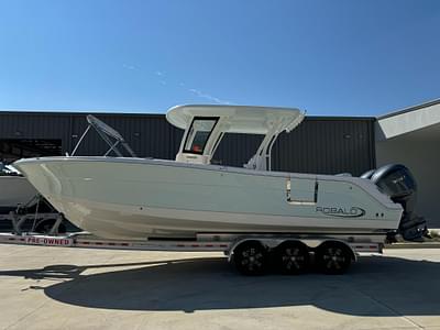 BOATZON | Robalo R302 Center Console 2023