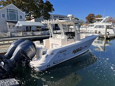 BOATZON | Robalo R302 Center Console 2023