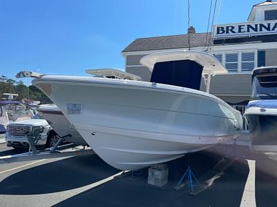 BOATZON | Robalo R302 Center Console 2024