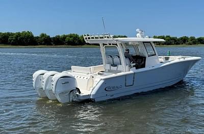 BOATZON | Robalo R360 Center Console 2023