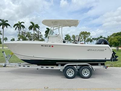 BOATZON | 2023 Sailfish 220 CC