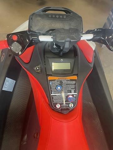 BOATZON | 2025 Sea-Doo Waverunner Spark™ Trixx for 1 Rotax® 900 ACE™ - 90 iBR a BOATZON | 2025 Sea-Doo Waverunner Spark™ Trixx for 1 Rotax® 900 ACE™ - 90 iBR a