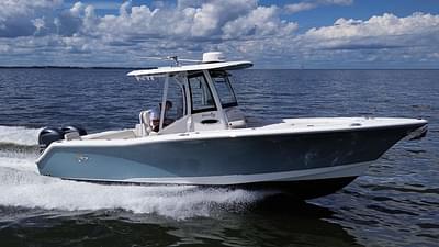 BOATZON | Sea Hunt Gamefish 27 With Coffin Box 2020